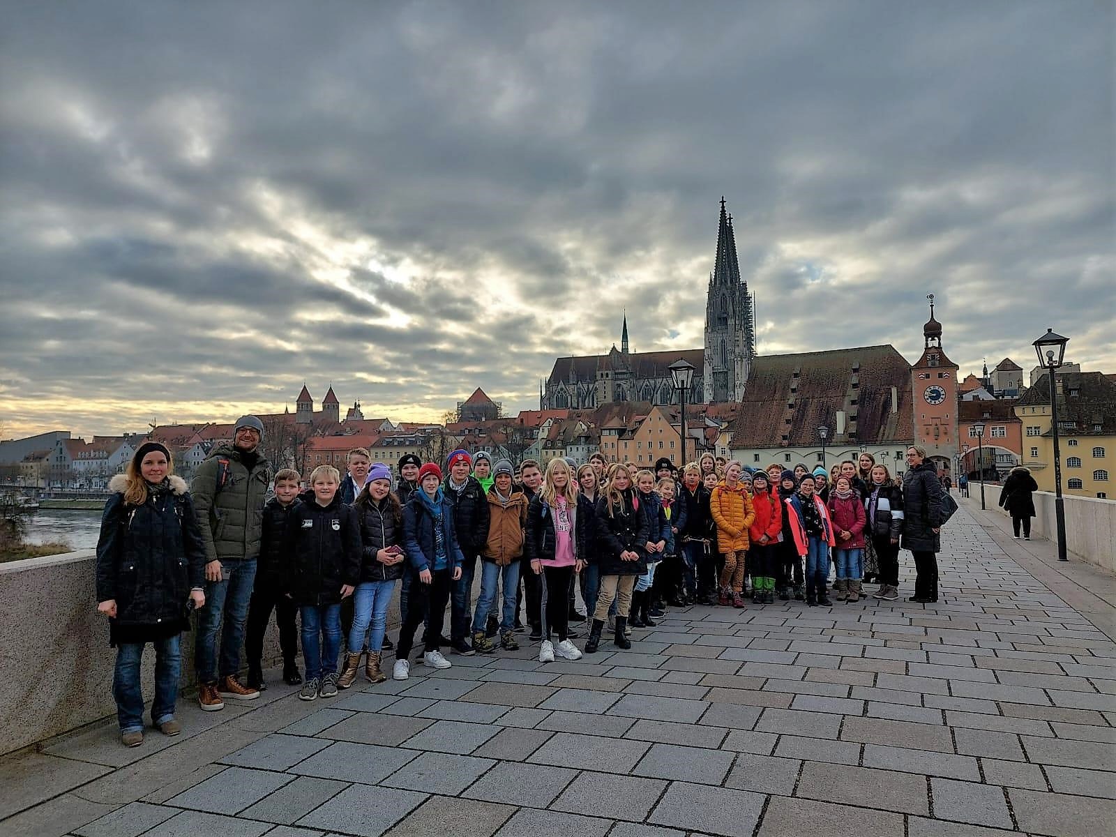 Theaterfahrt der Klassen 5b und 5d nach Regensburg | Realschule Schoellnach